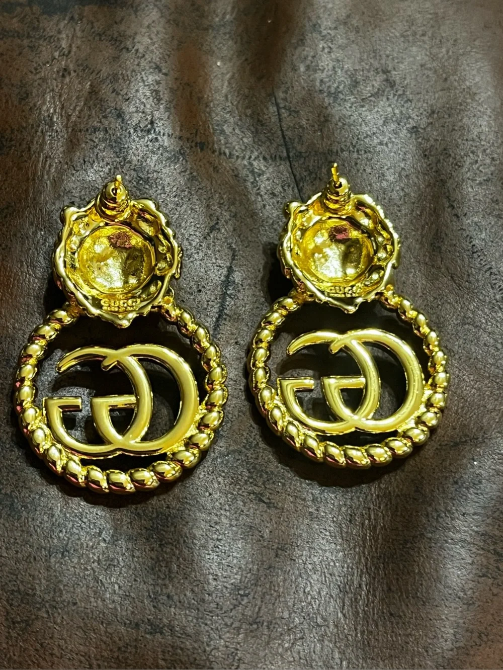🦁 Gucci. Vintage Lion Door Knocker Letter Logo Gold Tone Earrings